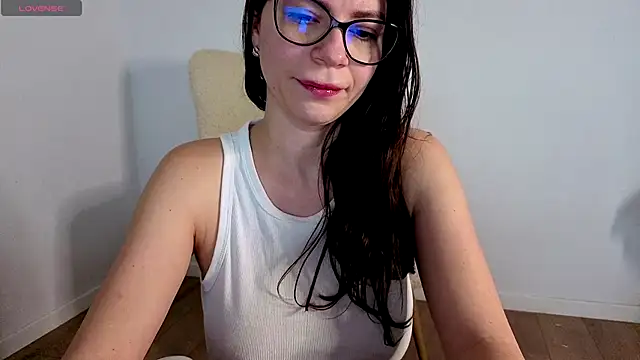 Snapshot of Jullyenn3 chatting on 22, 11, 2025 Jullyenn3 online show from 22, 11, 2025