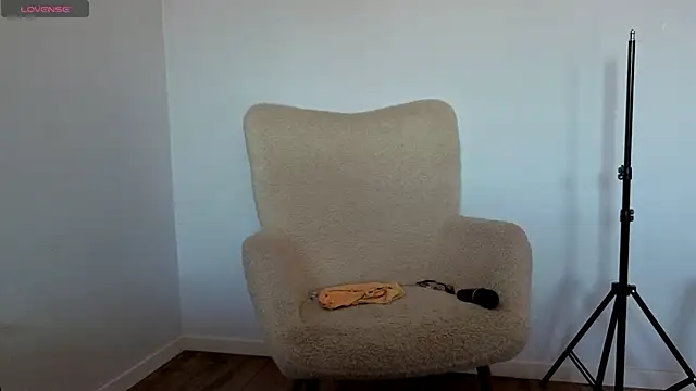 Jullyenn3 online show from 14, 5, 2026