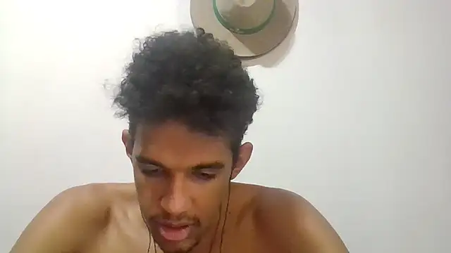 Snapshot of RenziTatte chatting on 15, 10, 2025 RenziTatte online show from 15, 10, 2025