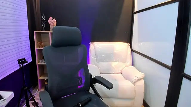 Snapshot of TifanyWhite_ chatting on 13, 3, 2025 TifanyWhite online show from 13, 3, 2025