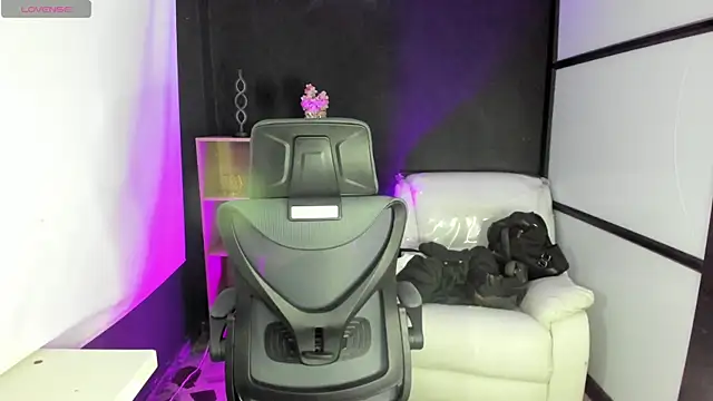 Snapshot of TifanyWhite_ chatting on 19, 3, 2025 TifanyWhite online show from 19, 3, 2025