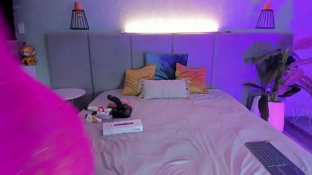 Annie-Wolf online show from 13, 3, 2025