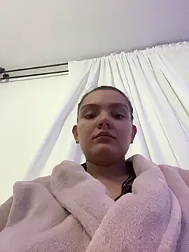 Snapshot of eva_y_marcelo chatting on 19, 10, 2025 eva y marcelo online show from 19, 10, 2025