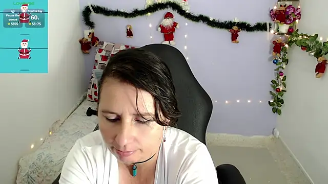 Snapshot of victoria_jones chatting on 24, 12, 2024 victoria jones online show from 24, 12, 2024