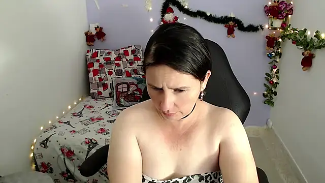 Snapshot of victoria_jones chatting on 2, 1, 2025 victoria jones online show from 2, 1, 2025