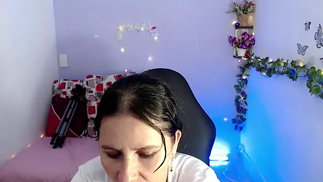 Snapshot of victoria_jones chatting on 11, 1, 2025 victoria jones online show from 11, 1, 2025