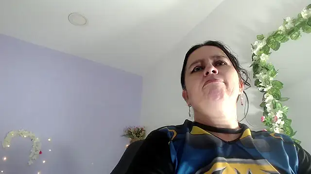 Snapshot of victoria_jones chatting on 5, 2, 2025 victoria jones online show from 5, 2, 2025