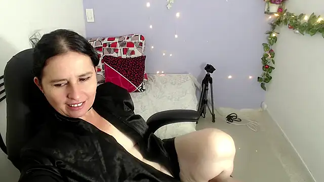 Snapshot of victoria_jones chatting on 6, 2, 2025 victoria jones online show from 6, 2, 2025