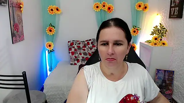 Snapshot of victoria_jones chatting on 10, 2, 2025 victoria jones online show from 10, 2, 2025