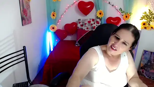 Snapshot of victoria_jones chatting on 14, 2, 2025 victoria jones online show from 14, 2, 2025