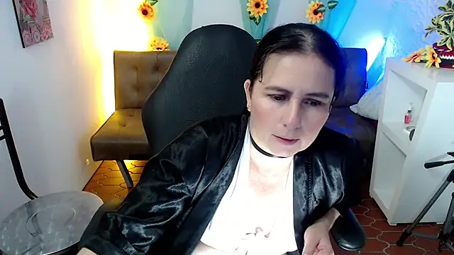 Snapshot of victoria_jones chatting on 4, 3, 2025 victoria jones online show from 4, 3, 2025