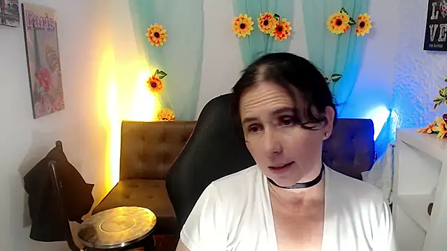 Snapshot of victoria_jones chatting on 4, 3, 2025 victoria jones online show from 4, 3, 2025