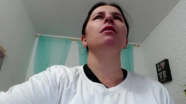 Snapshot of victoria_jones chatting on 14, 3, 2025 victoria jones online show from 14, 3, 2025