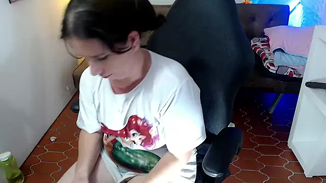 Snapshot of victoria_jones chatting on 14, 3, 2025 victoria jones online show from 14, 3, 2025