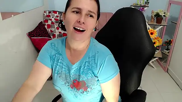 Snapshot of victoria_jones chatting on 25, 9, 2025 victoria jones online show from 25, 9, 2025
