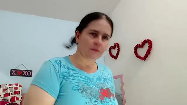 Snapshot of victoria_jones chatting on 13, 10, 2025 victoria jones online show from 13, 10, 2025
