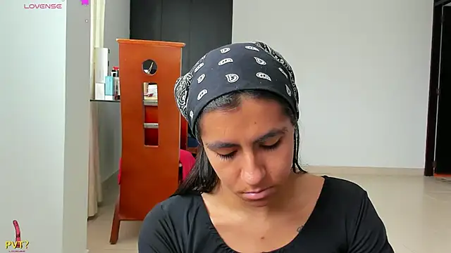 Kamilasalazar online show from 14, 2, 2025