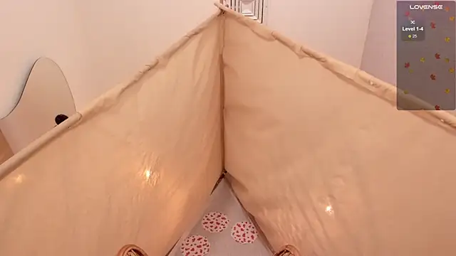 Snapshot of Ariella_Ruiz chatting on 6, 3, 2025 Ariella Ruiz online show from 6, 3, 2025