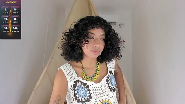 Snapshot of Ariella_Ruiz chatting on 7, 10, 2025 Ariella Ruiz online show from 7, 10, 2025