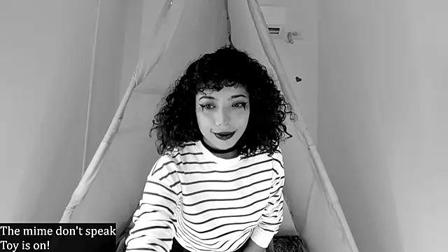 Snapshot of Ariella_Ruiz chatting on 14, 10, 2025 Ariella Ruiz online show from 14, 10, 2025