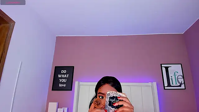 Britanymooree online show from 5, 11, 2025