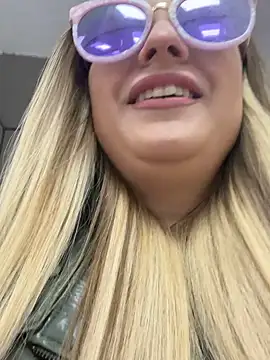 Snapshot of OlgaBuzzz chatting on 5, 3, 2025 OlgaBuzzz online show from 5, 3, 2025