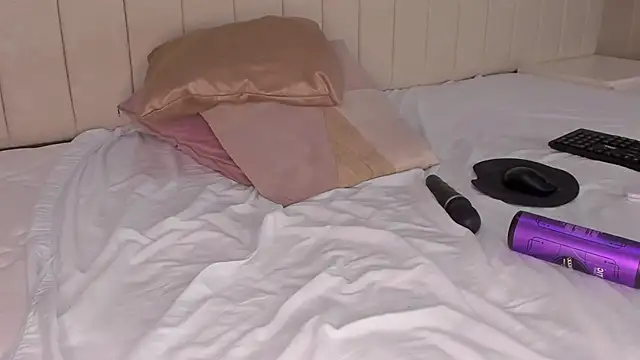 Snapshot of Littleolivia_ chatting on 1, 3, 2025 Littleolivia online show from 1, 3, 2025