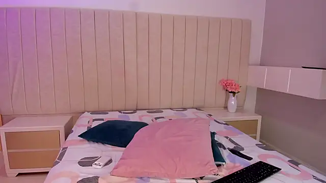 Littleolivia  online show from 13, 3, 2026