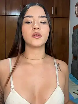 Snapshot of Veronica_isaza__ chatting on 3, 7, 2026 Veronica isaza online show from 3, 7, 2026
