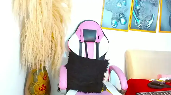 Snapshot of mia_foxts chatting on 14, 2, 2025 mia foxts online show from 14, 2, 2025