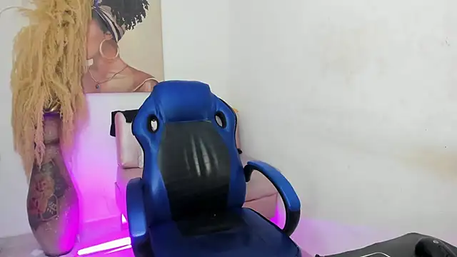 Snapshot of mia_foxts chatting on 10, 11, 2025 mia foxts online show from 10, 11, 2025