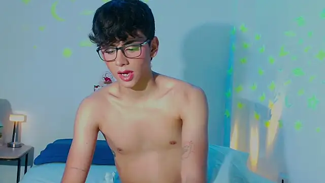 Snapshot of arnold_laurent_ chatting on 17, 12, 2024 arnold laurent online show from 17, 12, 2024