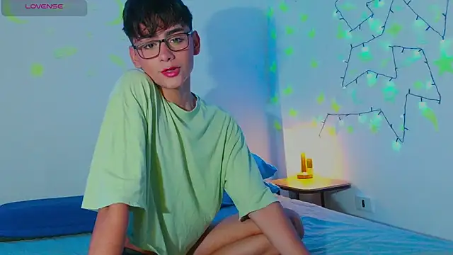 Snapshot of arnold_laurent_ chatting on 4, 1, 2025 arnold laurent online show from 4, 1, 2025