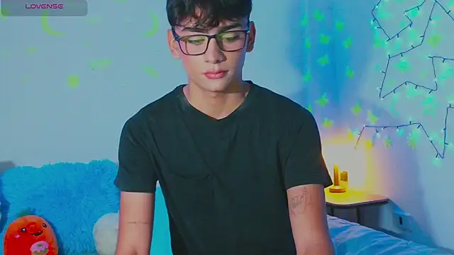 Snapshot of arnold_laurent_ chatting on 7, 1, 2025 arnold laurent online show from 7, 1, 2025