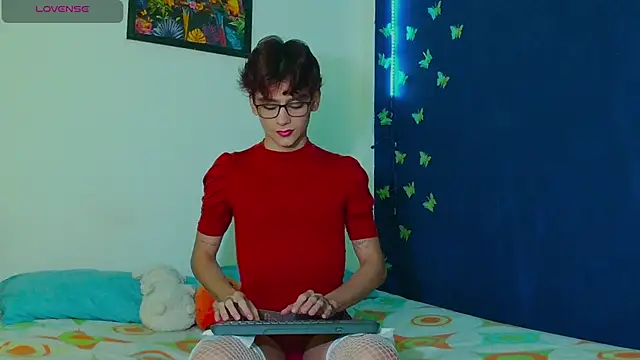 Snapshot of arnold_laurent_ chatting on 21, 10, 2025 arnold laurent online show from 21, 10, 2025