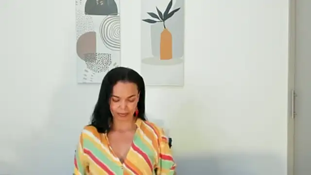 Evawalker  online show from 4, 12, 2025