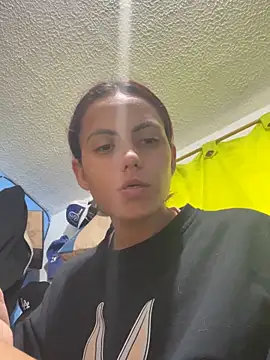 Snapshot of karolainvalentina chatting on 27, 10, 2025 karolainvalentina online show from 27, 10, 2025