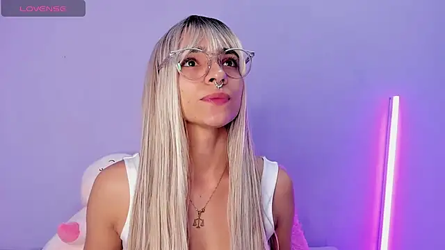 Scarlet Red  online show from 1, 2, 2025