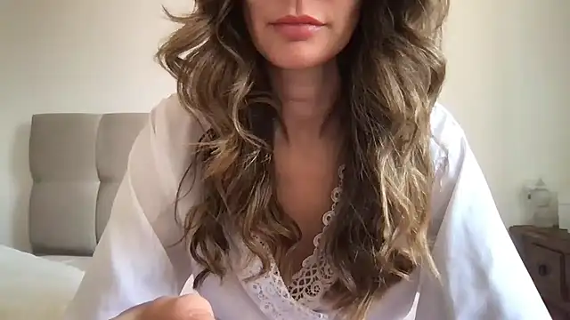 paolajonez online show from 5, 3, 2025