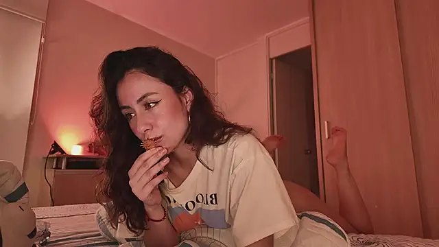 Snapshot of juanasnz99 chatting on 24, 11, 2025 juanasnz99 online show from 24, 11, 2025