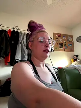 Snapshot of Lalalynn chatting on 4, 12, 2025 Lalalynn online show from 4, 12, 2025