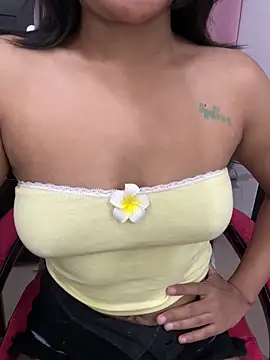 Snapshot of LeisyXO chatting on 9, 2, 2026 LeisyXO online show from 9, 2, 2026