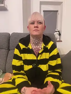 poussichienne online show from 15, 12, 2024