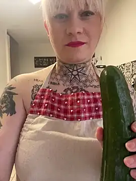 poussichienne online show from 13, 2, 2025