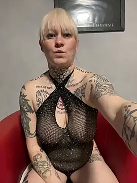 poussichienne online show from 27, 2, 2025