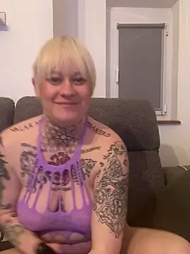 poussichienne online show from 3, 3, 2025