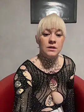 poussichienne online show from 8, 3, 2025