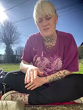 poussichienne online show from 20, 3, 2025