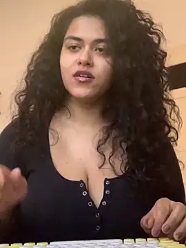 Snapshot of Curvydesifromgermany chatting on 8, 1, 2025 Curvydesifromgermany online show from 8, 1, 2025