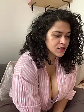 Curvydesifromgermany online show from 16, 4, 2026